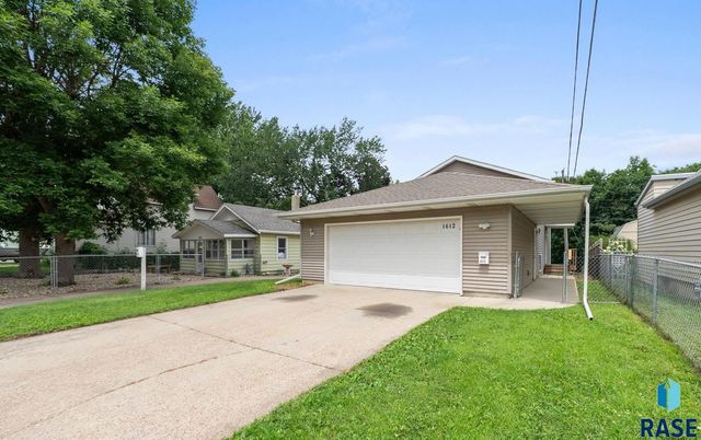 1612 E 5th St Street, Sioux Falls, SD 57103