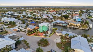 2300 Sycamore ST, St James City, FL 33956