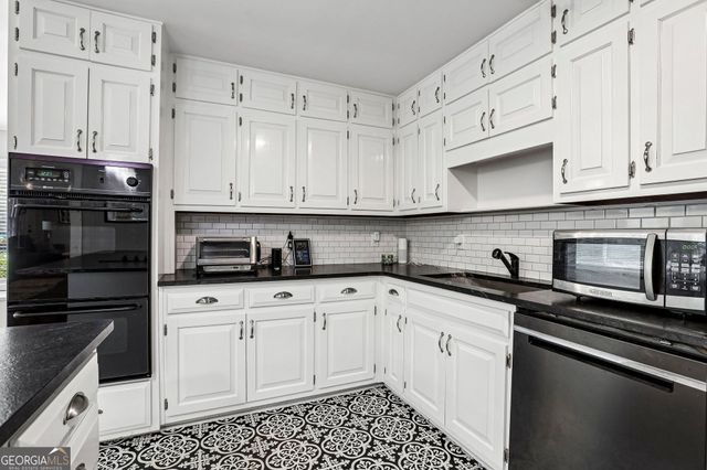 305 Oak Avenue, Carrollton, GA 30117