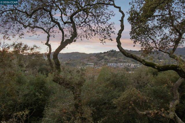 858 858 Mountain View Dr, Lafayette, CA 94549