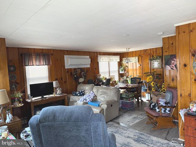 207-209 LEMON ST, Stowe, PA 19464