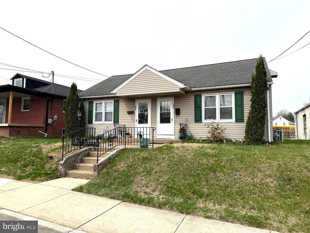 207-209 LEMON ST, Stowe, PA 19464