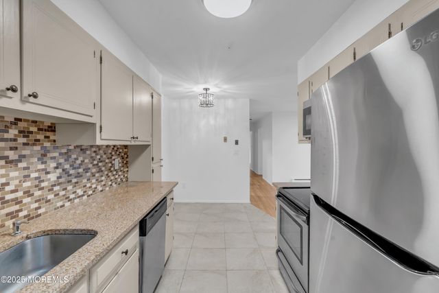 55 Amberly Drive G, Manalapan, NJ 07726