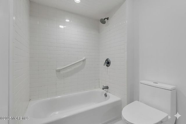 55 Amberly Drive G, Manalapan, NJ 07726