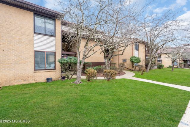 55 Amberly Drive G, Manalapan, NJ 07726