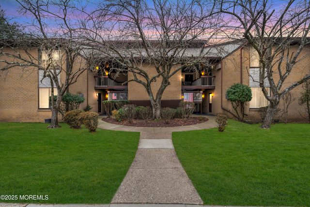 55 Amberly Drive G, Manalapan, NJ 07726