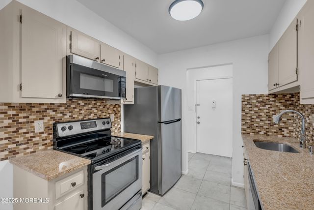 55 Amberly Drive G, Manalapan, NJ 07726