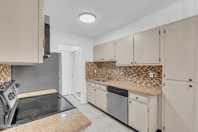 55 Amberly Drive G, Manalapan, NJ 07726