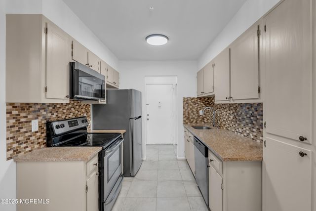 55 Amberly Drive G, Manalapan, NJ 07726