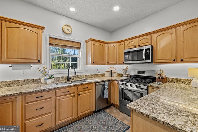 16 Quail Run Court, Newnan, GA 30265