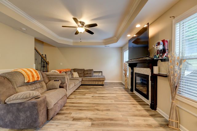 356 Barry Dr, Clarksville, TN 37040