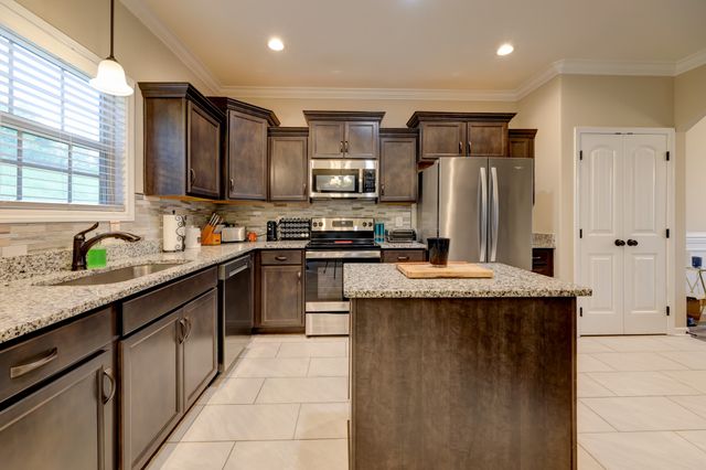 356 Barry Dr, Clarksville, TN 37040