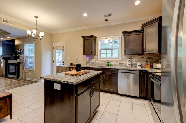 356 Barry Dr, Clarksville, TN 37040
