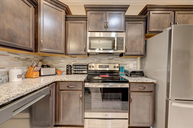 356 Barry Dr, Clarksville, TN 37040