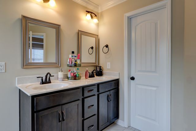 356 Barry Dr, Clarksville, TN 37040