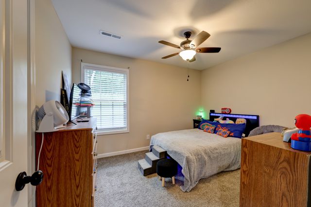 356 Barry Dr, Clarksville, TN 37040