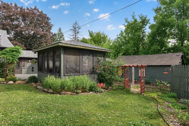 517 Sidney Street E, Saint Paul, MN 55107