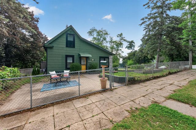 517 Sidney Street E, Saint Paul, MN 55107