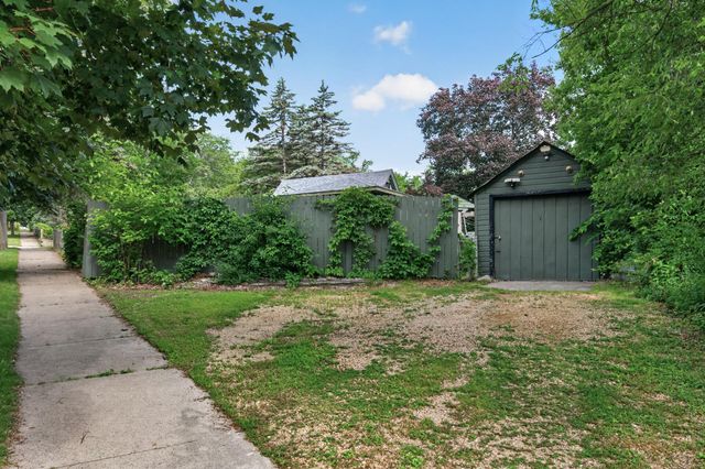 517 Sidney Street E, Saint Paul, MN 55107