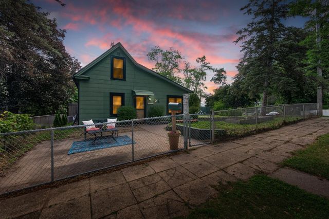 517 Sidney Street E, Saint Paul, MN 55107