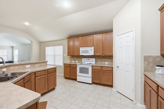 9125 Rainland Court, Arlington, TX 76002