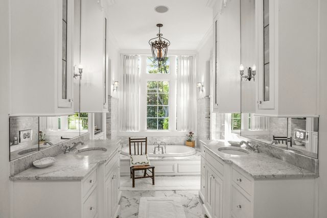 215 Lynnwood Blvd, Nashville, TN 37205