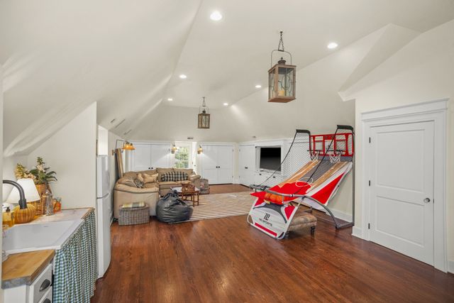 215 Lynnwood Blvd, Nashville, TN 37205