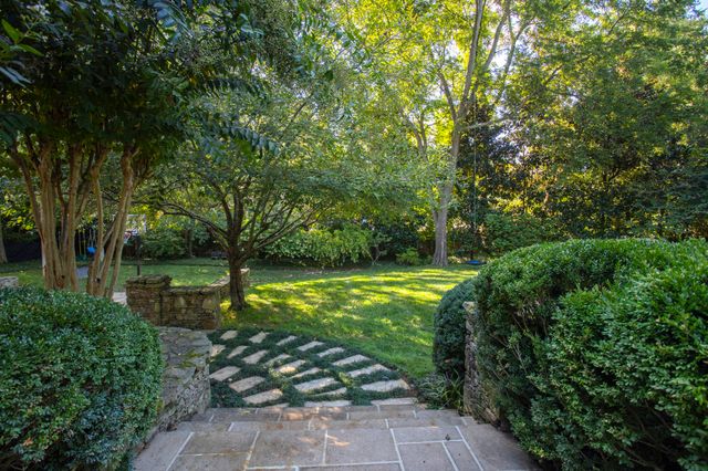 215 Lynnwood Blvd, Nashville, TN 37205