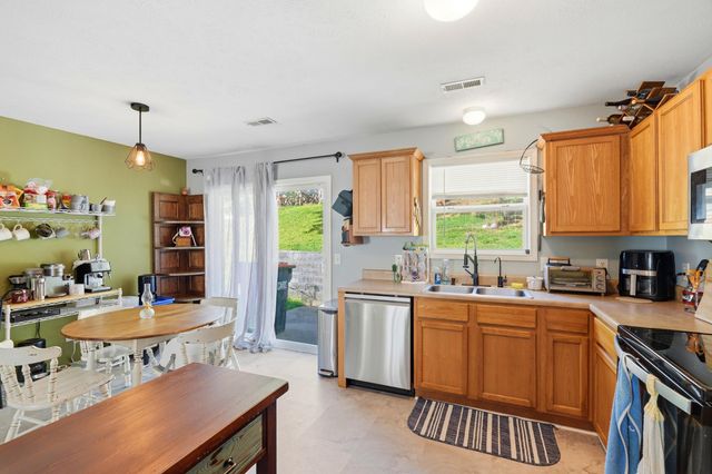 1027 Meadow Lane, Merriam Woods, MO 65740