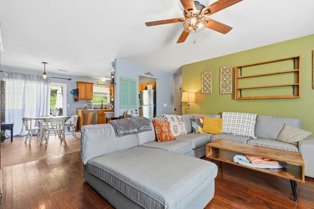 1027 Meadow Lane, Merriam Woods, MO 65740