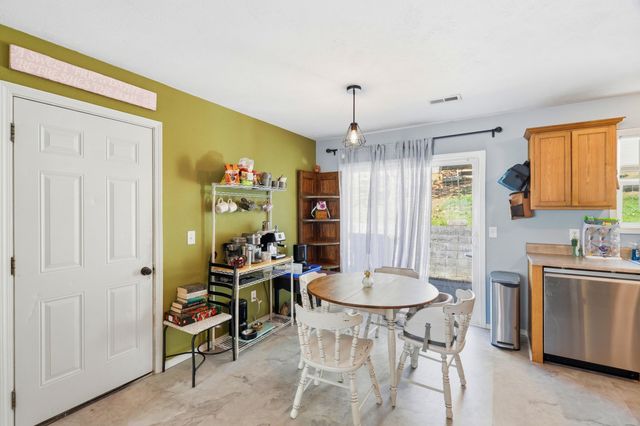 1027 Meadow Lane, Merriam Woods, MO 65740