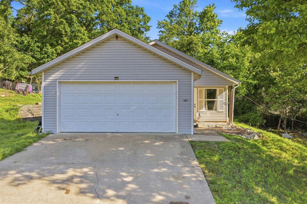 1027 Meadow Lane, Merriam Woods, MO 65740