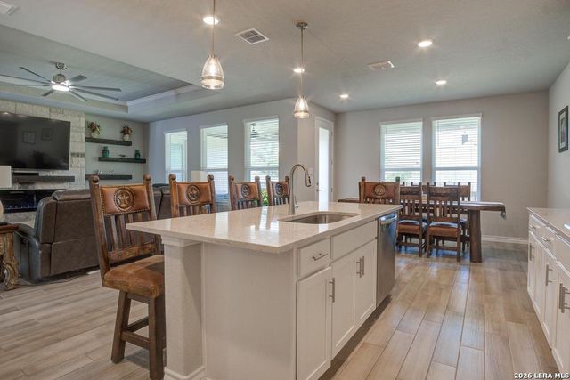 237 Bryant Park, Castroville, TX 78009