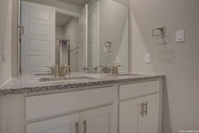 237 Bryant Park, Castroville, TX 78009