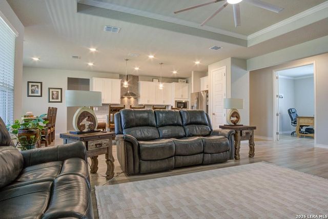 237 Bryant Park, Castroville, TX 78009