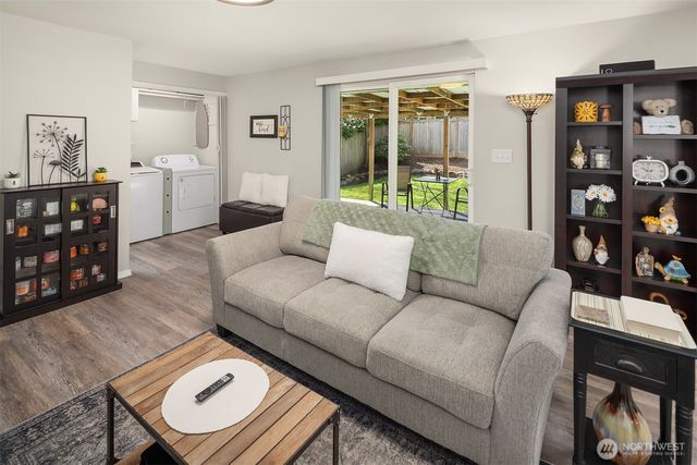 1067 Anacortes Avenue NE, Renton, WA 98059