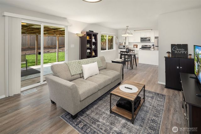 1067 Anacortes Avenue NE, Renton, WA 98059