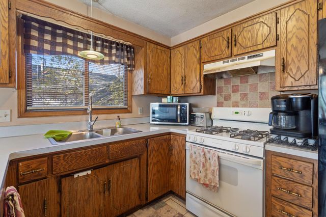 1501 80th Avenue N, Brooklyn Park, MN 55444