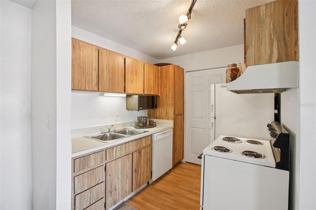 455 ALT 19 S 42, Palm Harbor, FL 34683