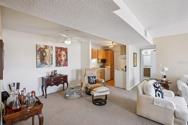 455 ALT 19 S 42, Palm Harbor, FL 34683