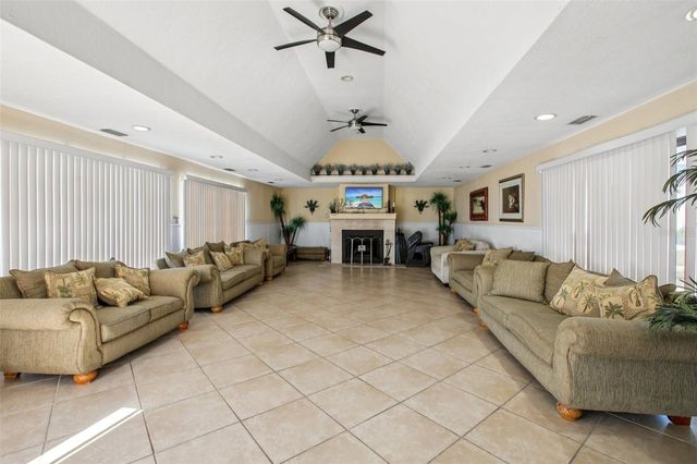 455 ALT 19 S 42, Palm Harbor, FL 34683