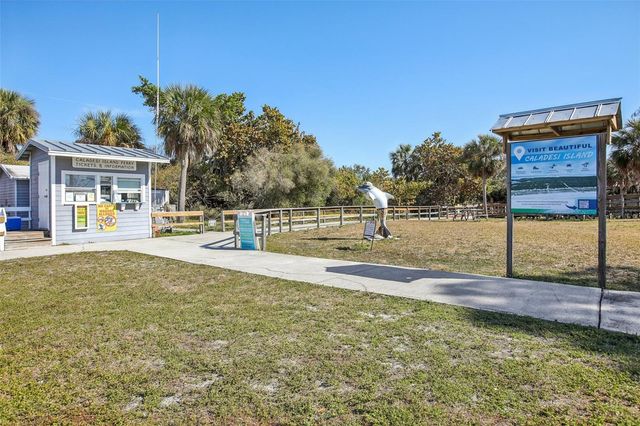 455 ALT 19 S 42, Palm Harbor, FL 34683