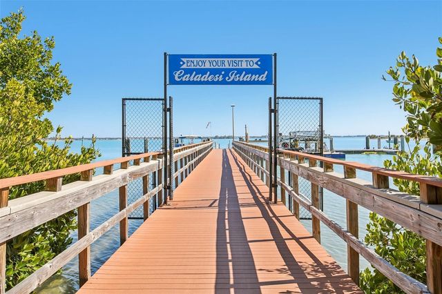 455 ALT 19 S 42, Palm Harbor, FL 34683