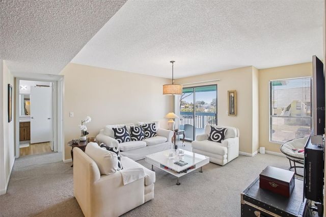 455 ALT 19 S 42, Palm Harbor, FL 34683