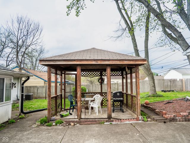 8203 Railroad Road, Indianapolis, IN 46217