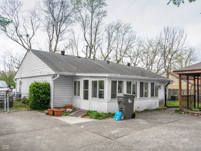 8203 Railroad Road, Indianapolis, IN 46217