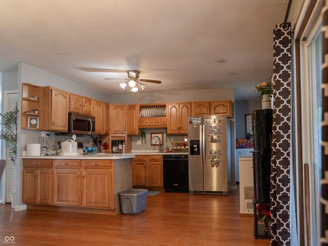 8203 Railroad Road, Indianapolis, IN 46217