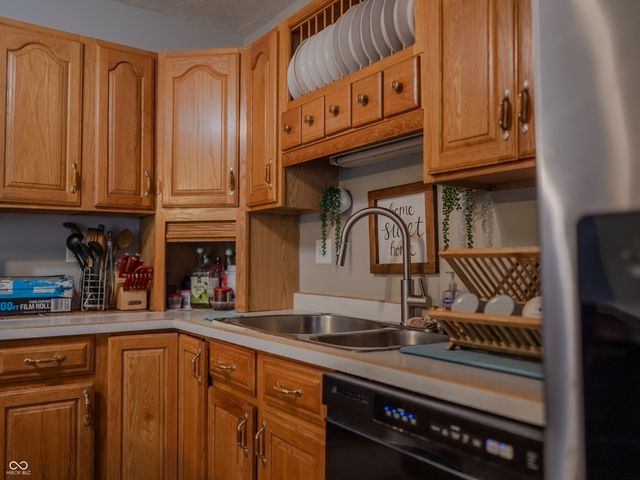 8203 Railroad Road, Indianapolis, IN 46217