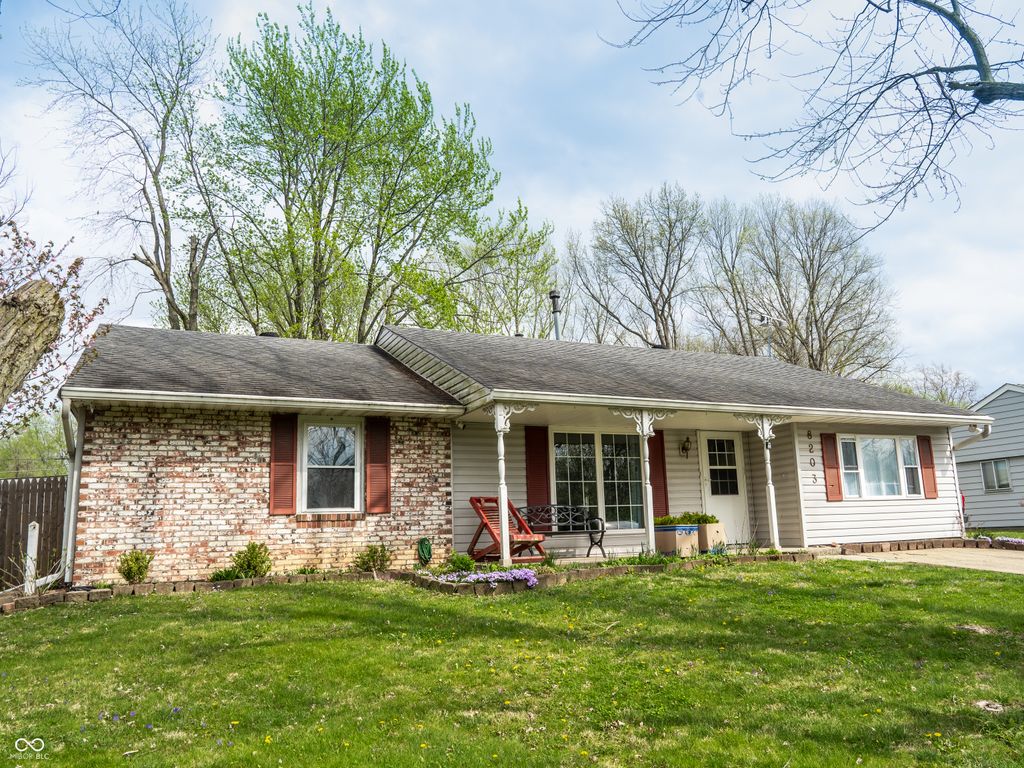 8203 Railroad Road, Indianapolis, IN 46217