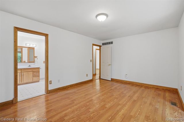 8636 Hidden Lake Drive, Howell, MI 48855